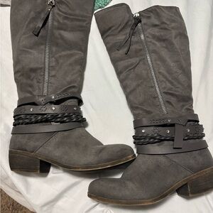 Stylish Gray Women's Boots